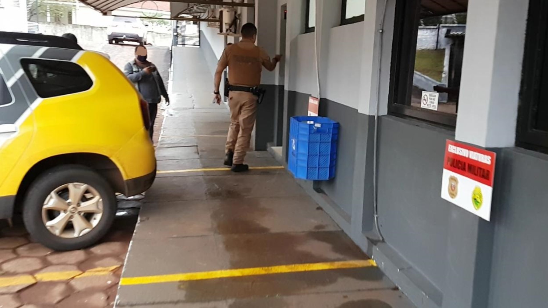 Mulher é detida com mandado em aberto por tráfico