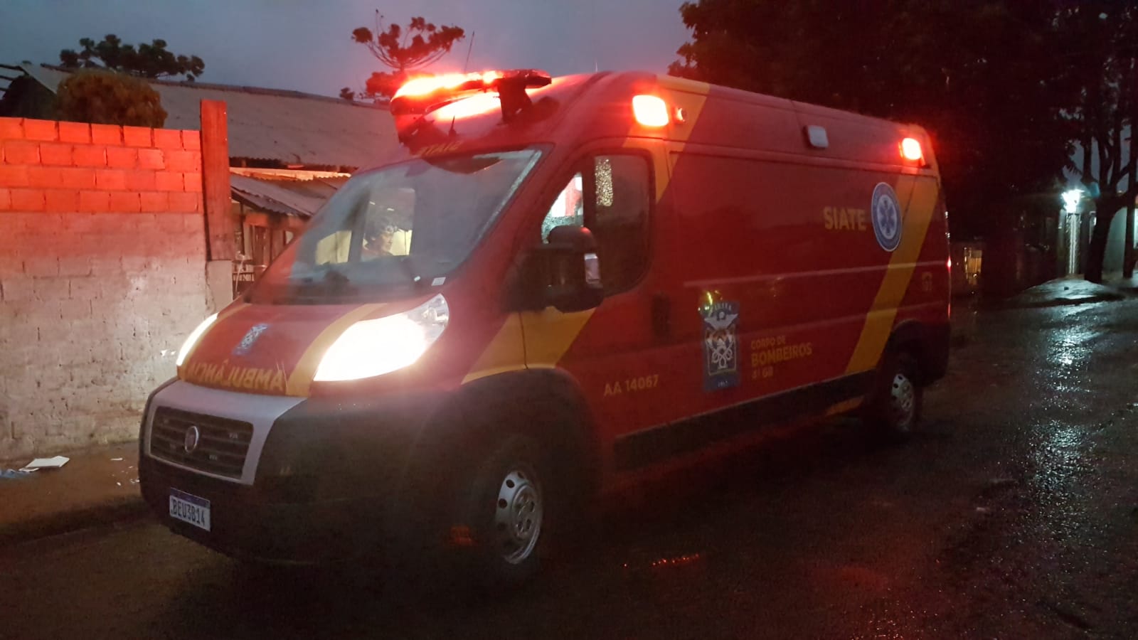 Homem cai e fratura punho e braço em Cascavel