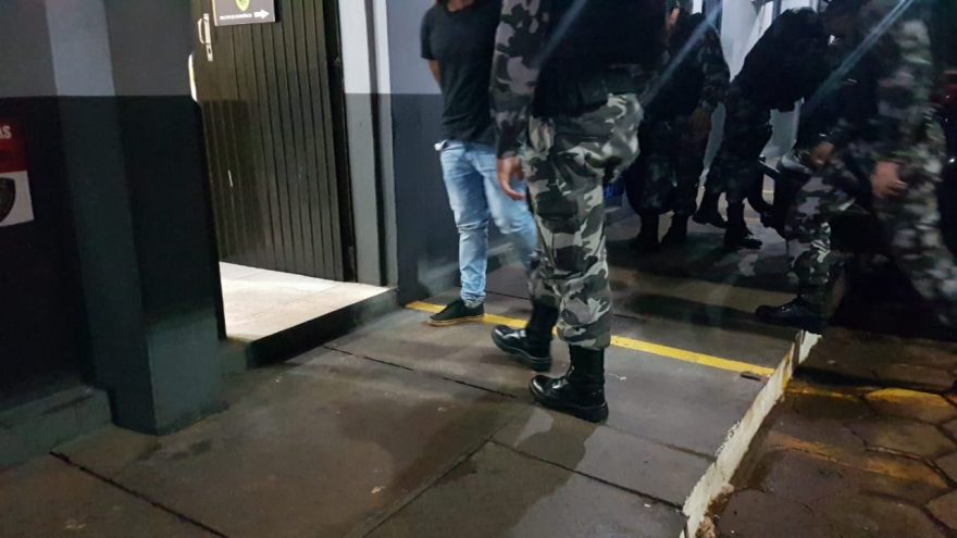 Rapaz em posse de quase dois quilos de maconha é preso pela CHOQUE na Tancredo Neves