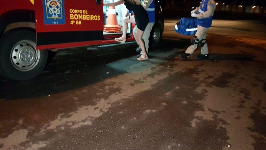 Mulher é socorrida pelo Siate após briga com suposta amante de companheiro no Florais do Paraná