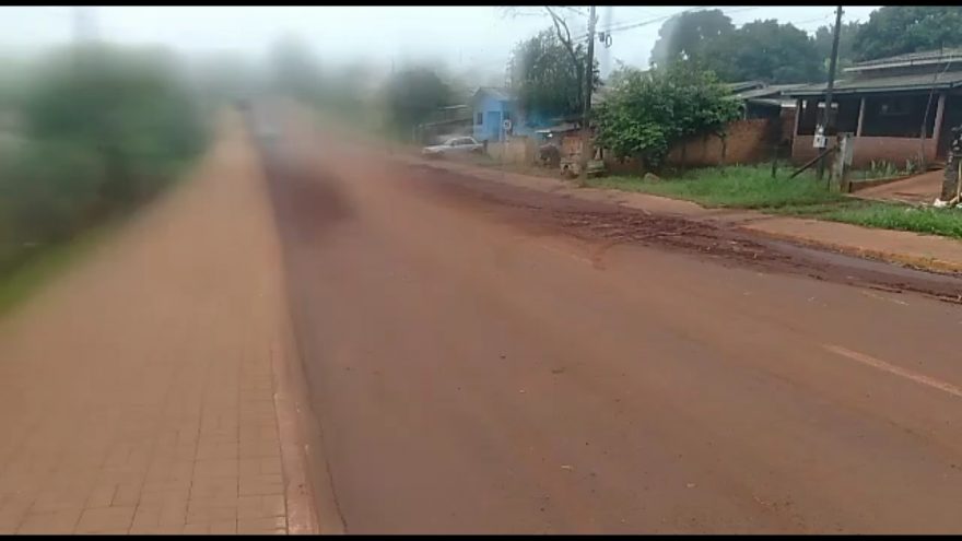 Moradores cobram limpeza das ruas em Juvinópolis: “não tem nem como andar”