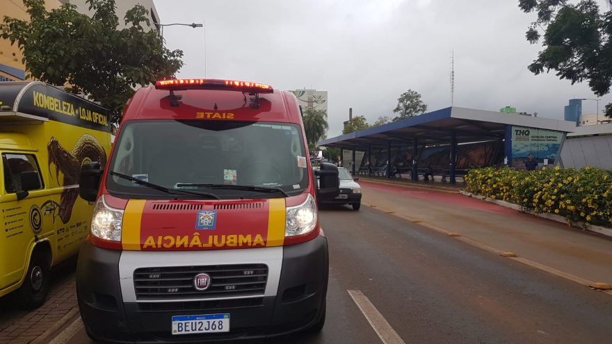Após passar mal, idoso cai e bate a cabeça, precisando ser socorrido pelos Bombeiros
