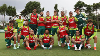 Troféu da Recopa, defesa que ninguém passa e treino tático: o sábado do Verdão antes do clássico