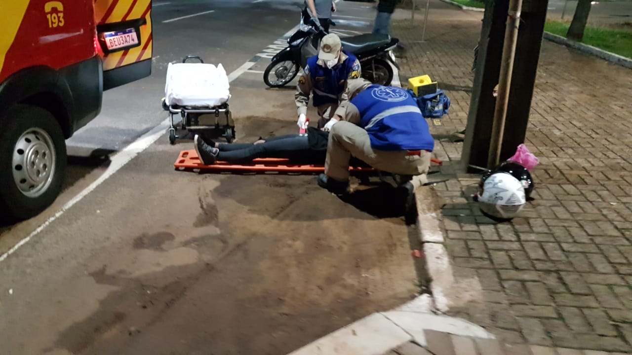 Adolescente de 17 anos fica ferida em acidente de trânsito no Centro de Cascavel