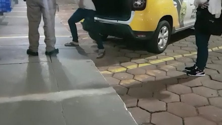 Homem é detido após ser acusado de agredir a companheira no Bairro Santa Cruz