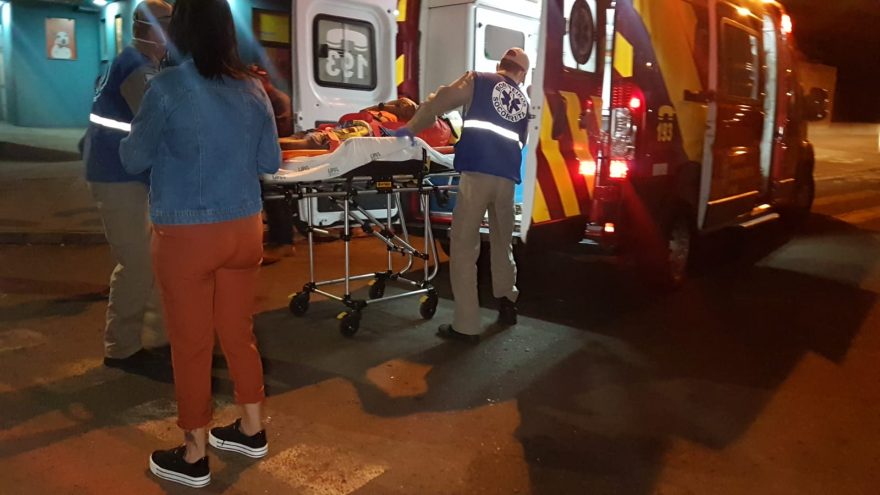 Homem fica ferido após acidente de trânsito na Avenida Tito Muffato