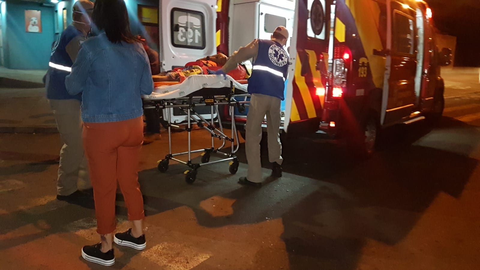Homem fica ferido após acidente de trânsito na Avenida Tito Muffato