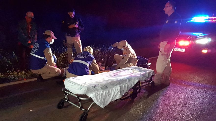 Ciclista fica ferido após colisão com carro na BR-467