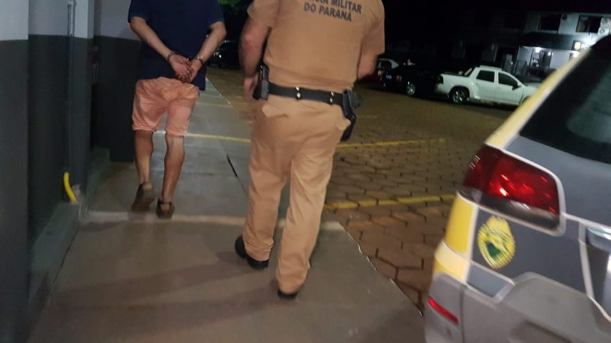 Homem é detido suspeito por violência doméstica e destruição na residência