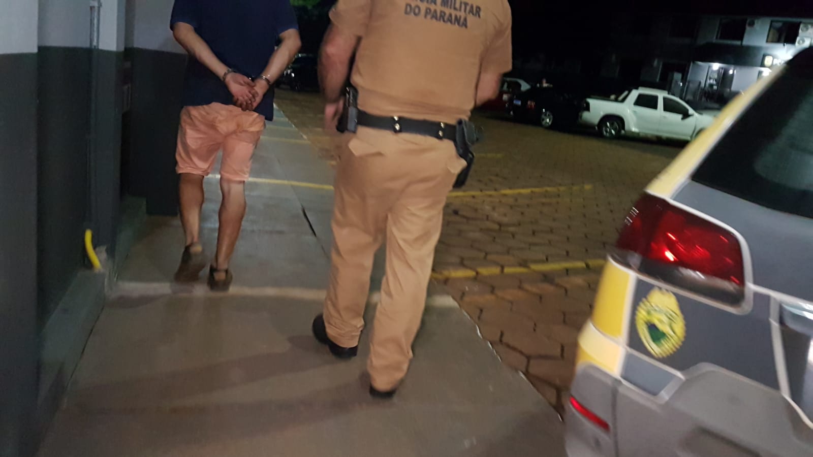 Homem é detido suspeito por violência doméstica e destruição na residência