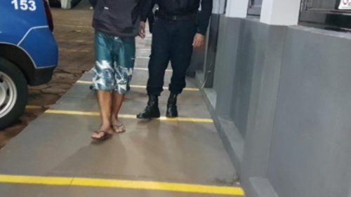Homem é detido pela Guarda Municipal após desrespeitar medida protetiva Imagem referente a Homem é detido pela Guarda Municipal após desrespeitar medida protetiva