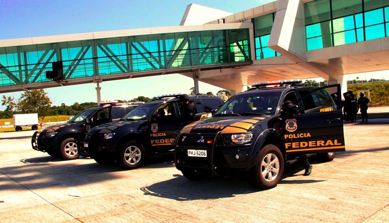 PF prende americanas com cerca de 7 kg de cocaína no Galeão/RJ
