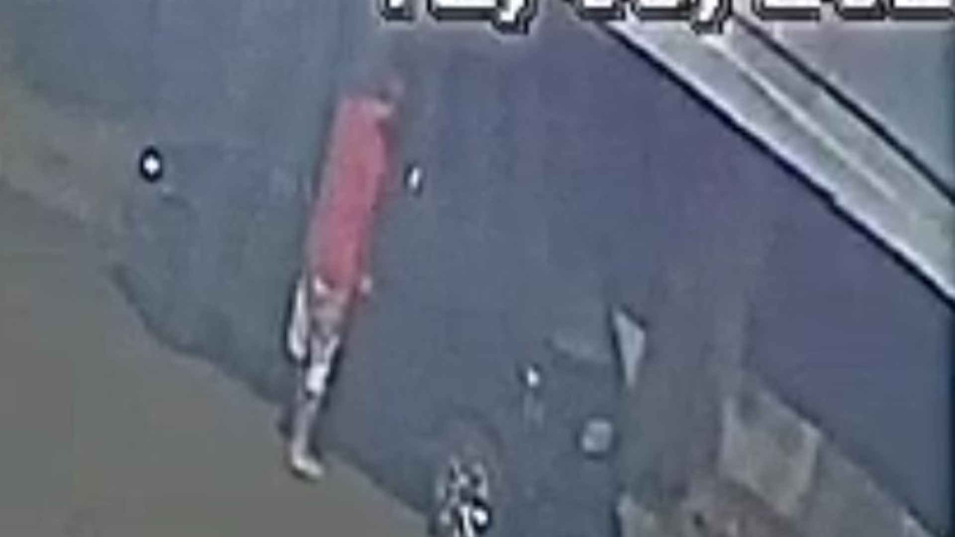 Veja imagens do momento em que um veículo Corsa é furtado em Cascavel