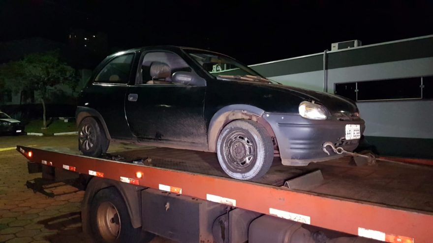 Carro furtado ontem é recuperado pela Polícia Militar na Região da Fag