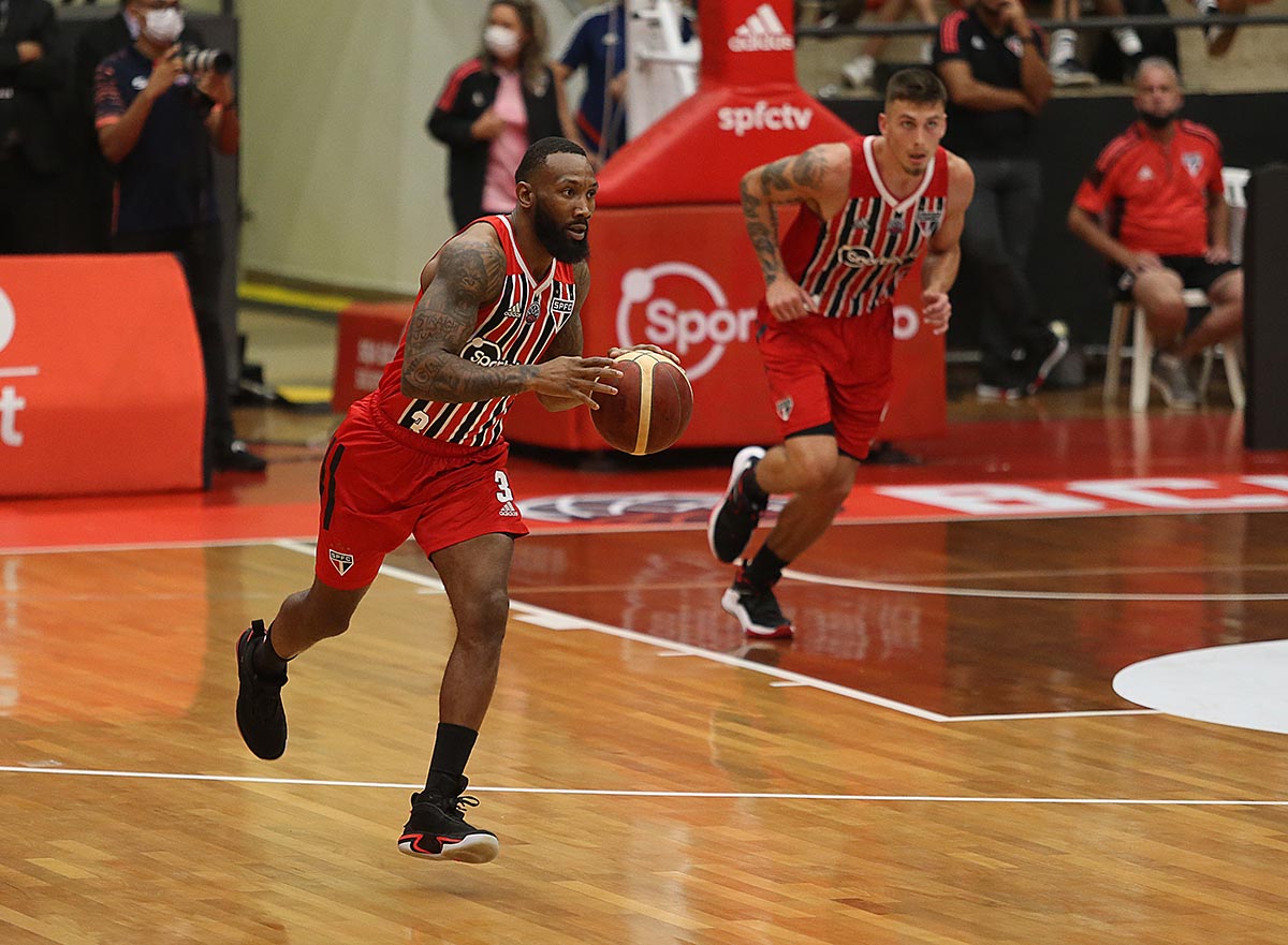 Bennett elogia atuação do Basquete Tricolor diante do Nacional: “Ótimo jogo”