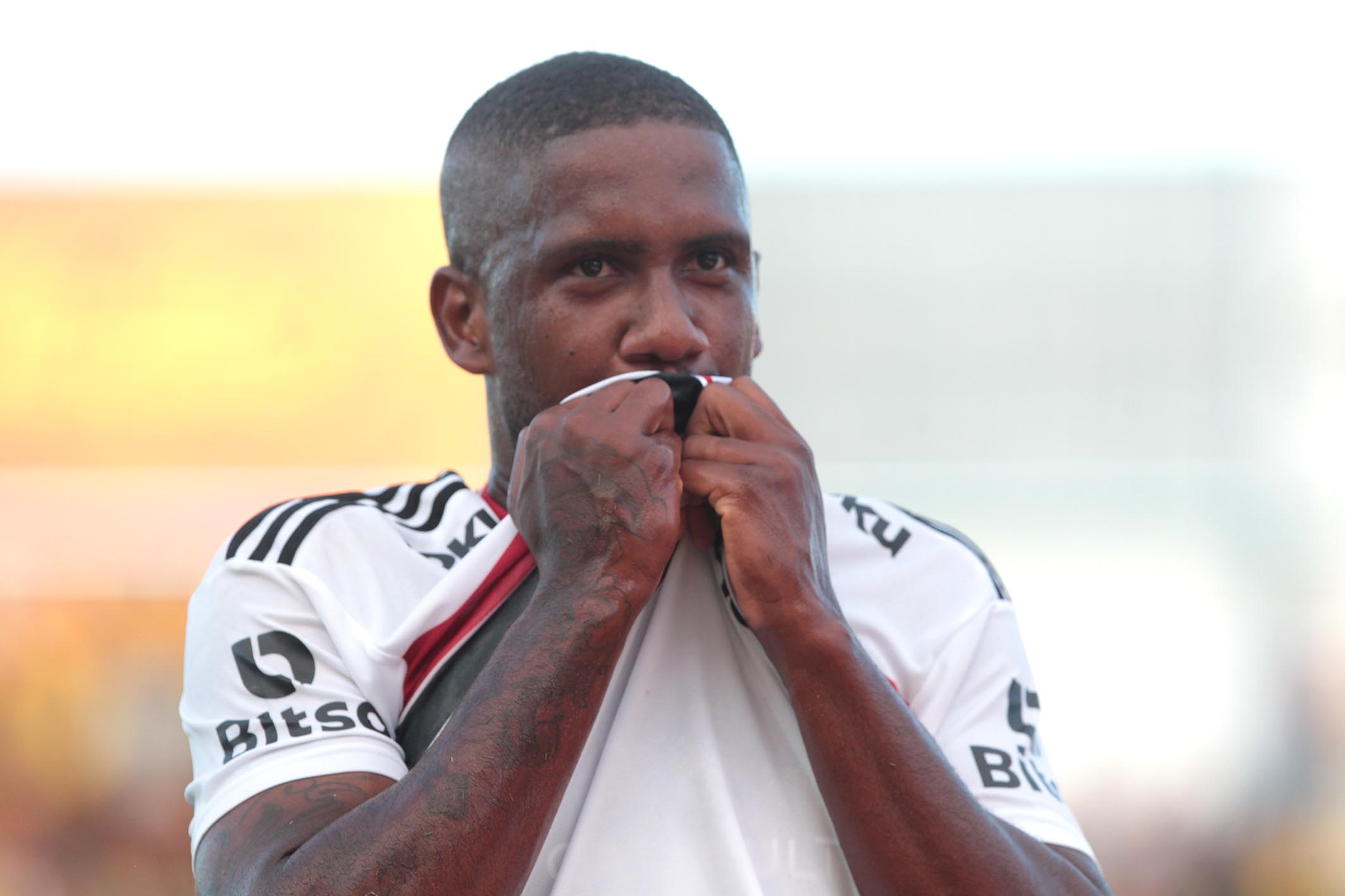 Toró festeja gol na reestreia: “Momento único”