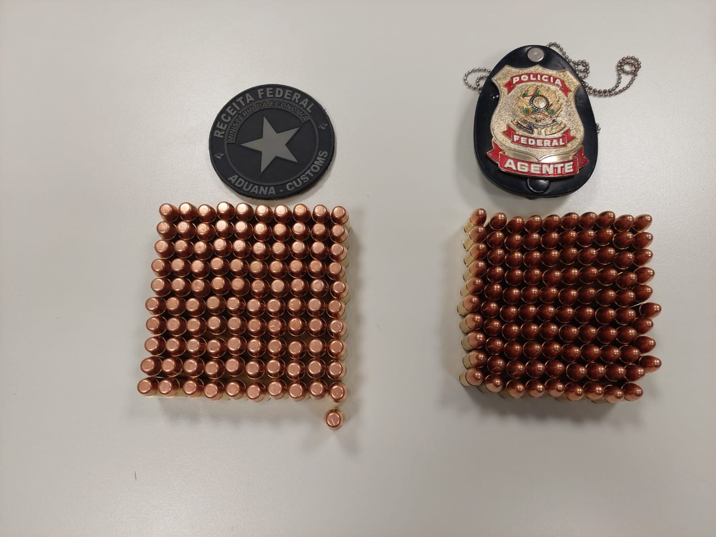 PF prende homem por tráfico internacional de armas de fogo no Galeão/RJ