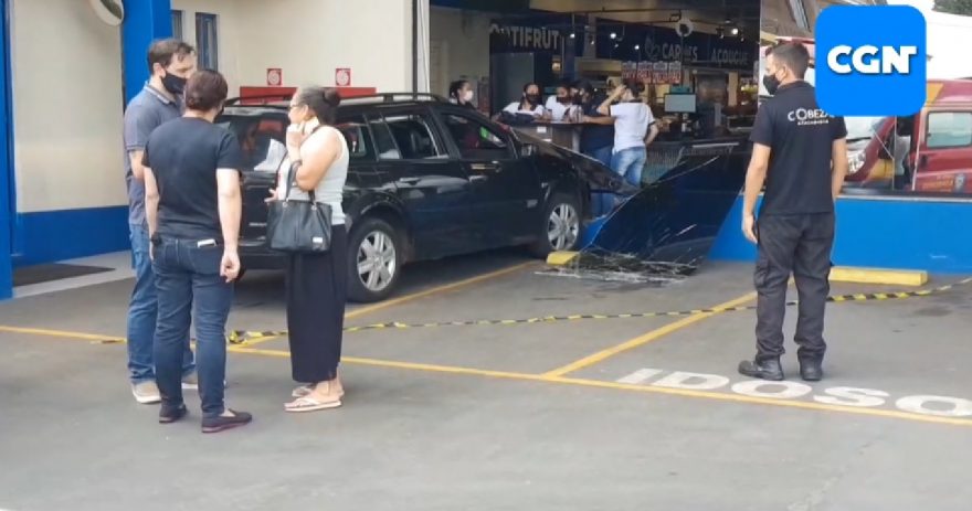 Motorista apresenta mal súbito, acelera carro e invade supermercado no Pq. São Paulo