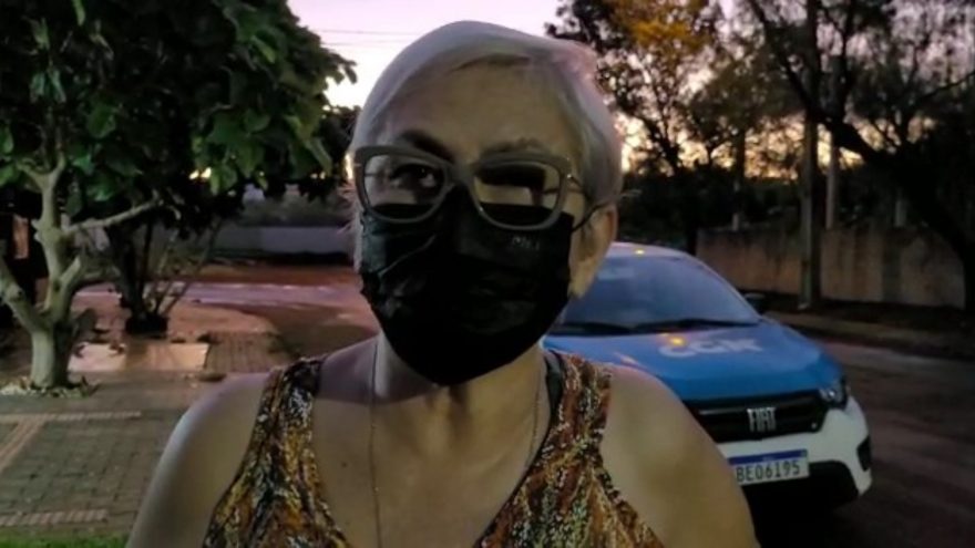 “Eu tenho certeza que se fosse na casa de algum político eles não iriam admitir” diz moradora revoltada com barro na rua