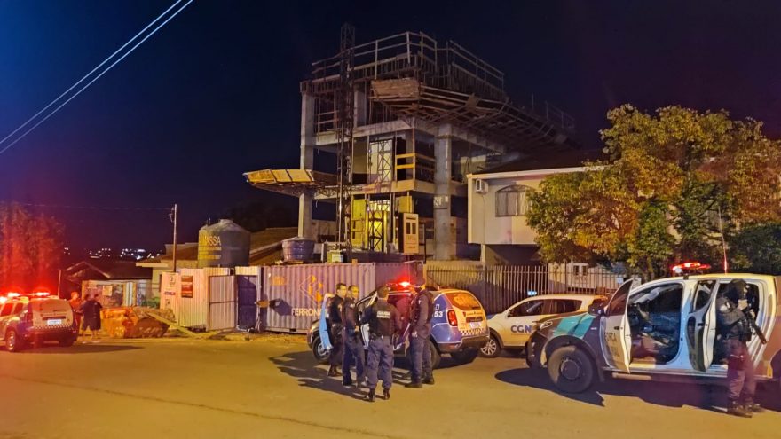 Ladrões furtam ferramentas em obra no Centro e grande efetivo da Polícia Militar e Guarda Municipal é mobilizado
