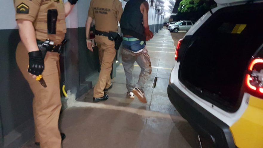 Ladrão tenta furtar notebook em loja no Santa Cruz e é contido por populares até a chegada da Polícia