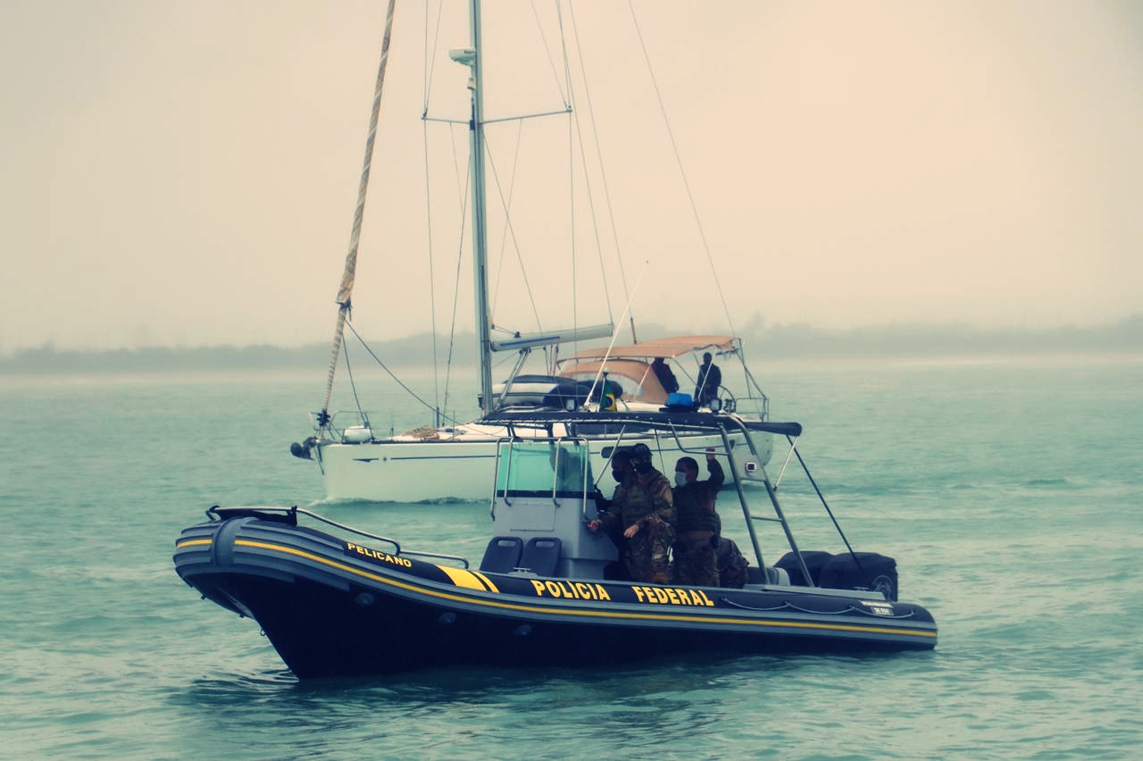 Operação Arrastão coíbe pesca de arrasto irregular no litoral de Sergipe