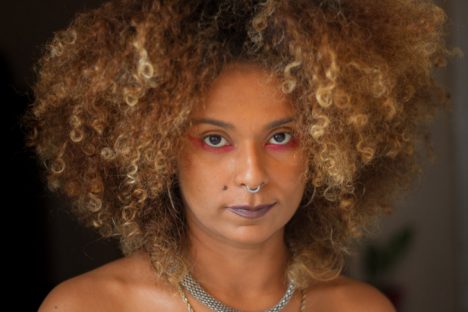 Artista indígena Uýra fará performance inédita no Brasil no Museu Paranaense Imagem referente a Artista indígena Uýra fará performance inédita no Brasil no Museu Paranaense