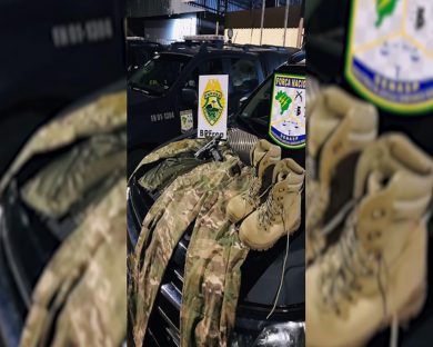 BPFron e Força Nacional apreendem arma de fogo, munições e veículo em Guaíra Imagem referente a BPFron e Força Nacional apreendem arma de fogo, munições e veículo em Guaíra
