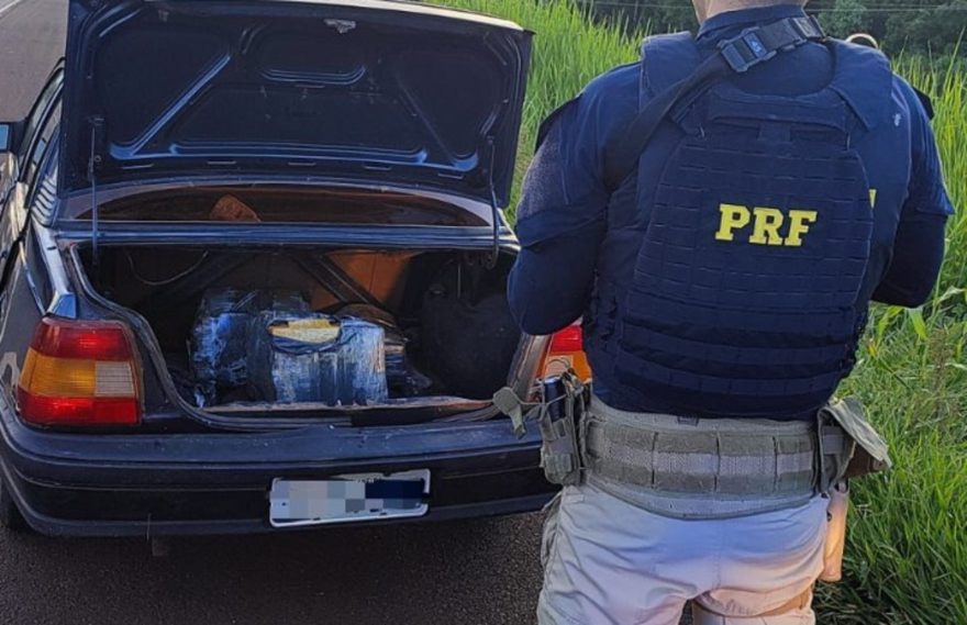 Em menos de 20 minutos, PRF apreende dois veículos carregando maconha na BR-277