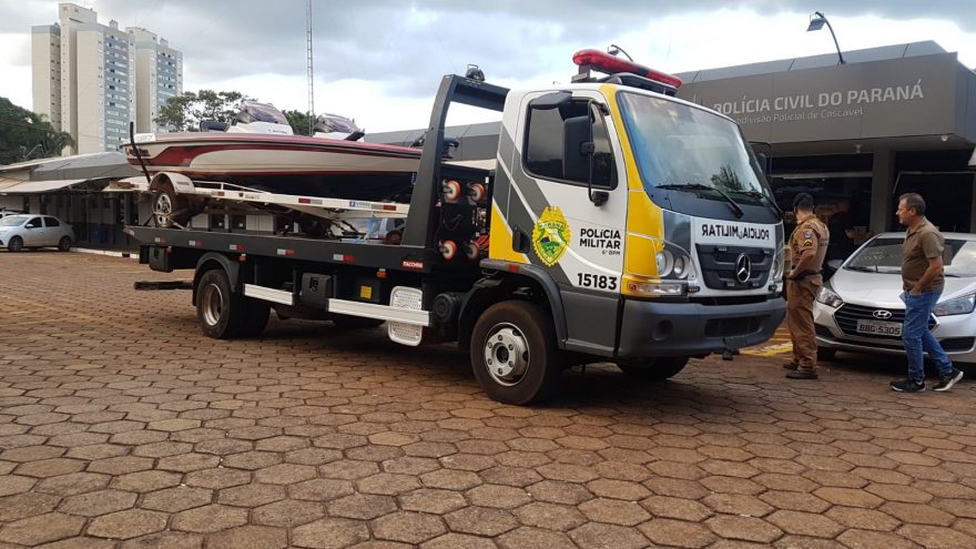 Lancha furtada no Bairro Country é recuperada pela PM