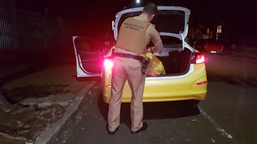 Polícia Militar é acionada para recolher capinhas de celular que estavam jogadas em via pública