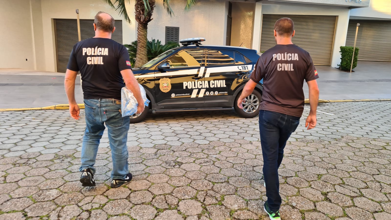 Polícia Civil cumpre mandados em investigação de suspeita de crimes contra a administração pública em Biguaçu
