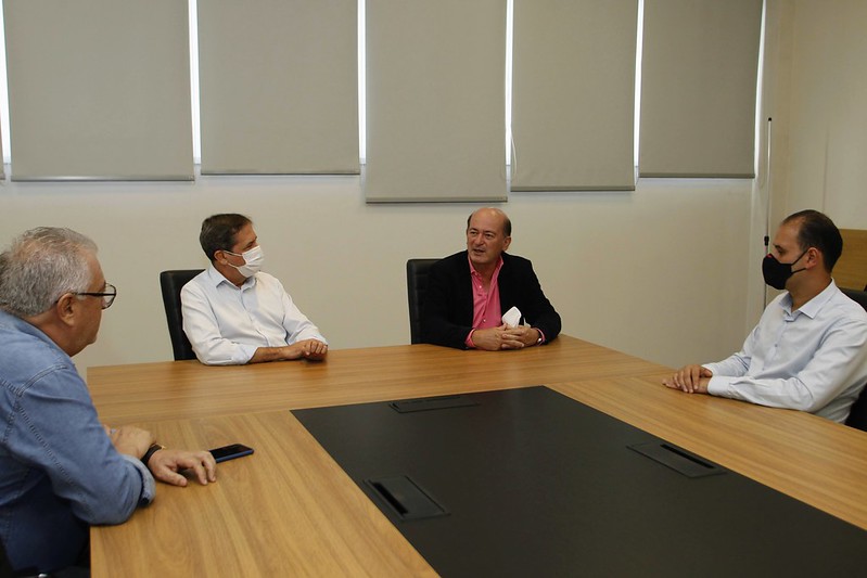Prefeito Chico Brasileiro apresenta demandas do turismo e de logística ao ministro João Carlos Parkinson