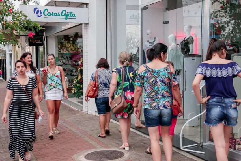Liberação do uso das máscaras divide opiniões em Apucarana