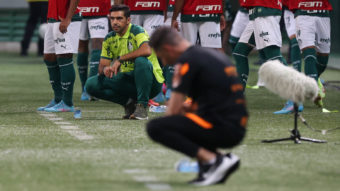 Abel rasga elogios aos jogadores após vitória e exalta torcida: ‘Chiqueiro pegou fogo’