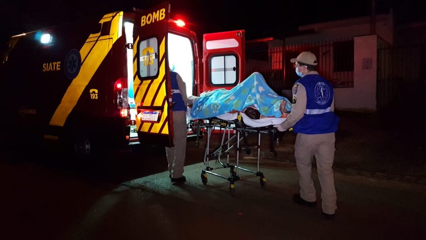 Idoso de 79 tem suspeita de fratura em fêmur ao sofrer queda em residência no XIV de Novembro
