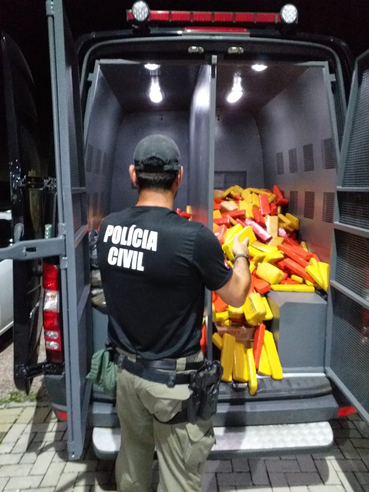 Cargas de maconha apreendidas são incineradas na Grande Florianópolis