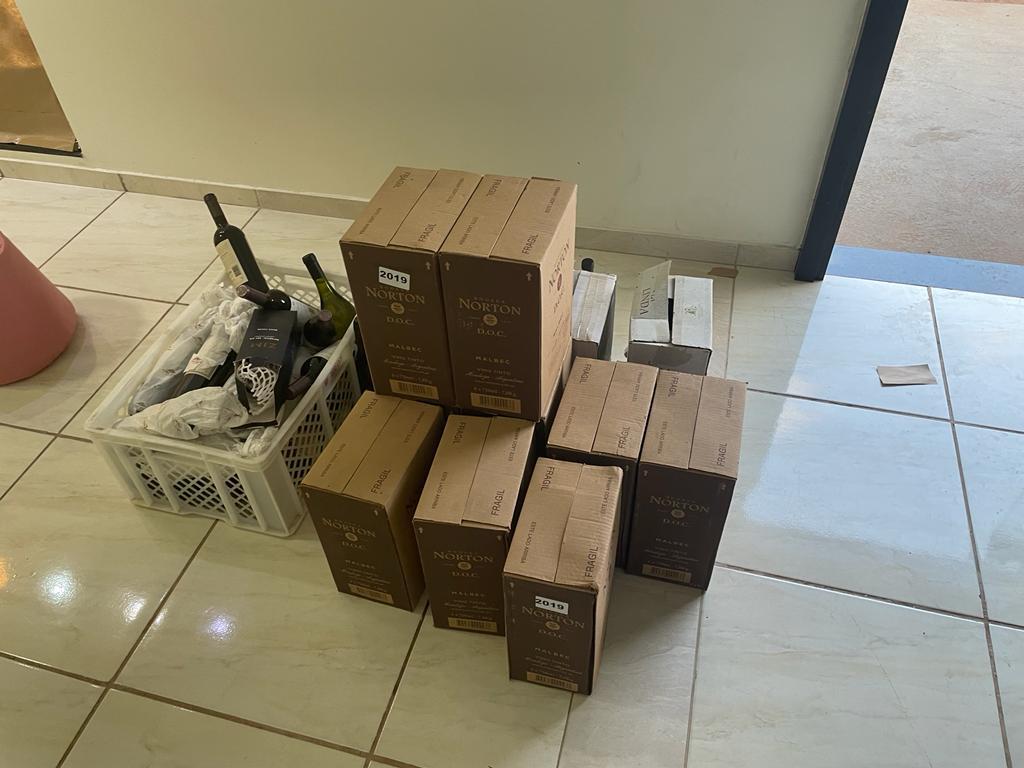 PF investiga comércio eletrônico de vinho proveniente de descaminho