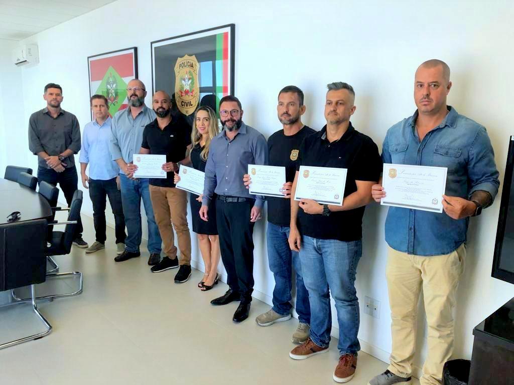 Polícia Civil realiza a promoção de seis agentes de polícia em Santa Catarina