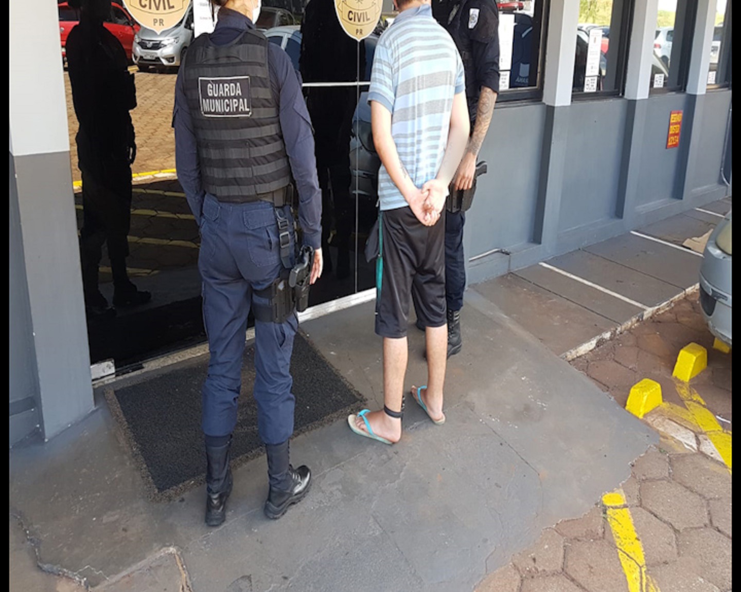 Homem descumpre medida protetiva ao ir à casa da mãe pedir dinheiro