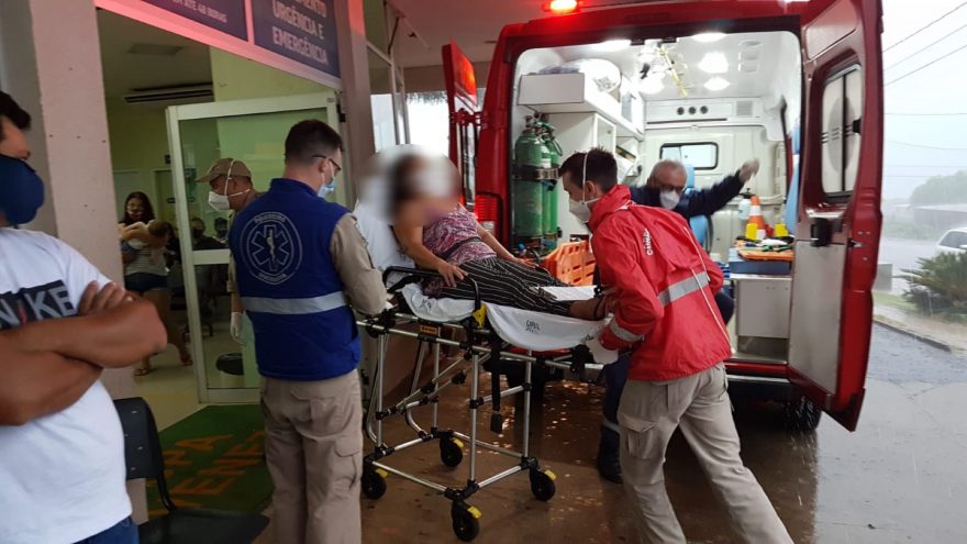 Mulher se afoga com alimento em restaurante e precisa ser socorrida pelo Siate