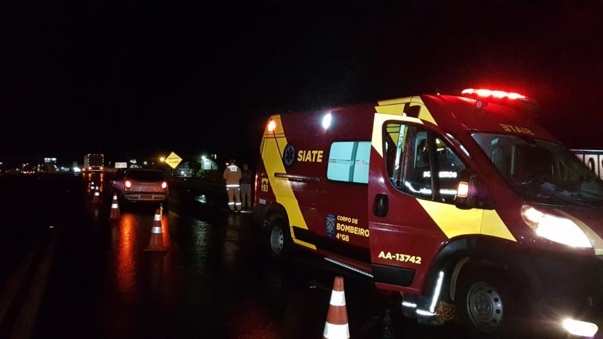 Barra de direção “trava” e colisão frontal deixa mulher ferida na BR-277, no Pioneiros Catarinenses