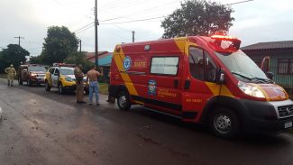 Após ser baleado, homem pede ajuda em residência e é socorrido pelo Corpo de Bombeiros