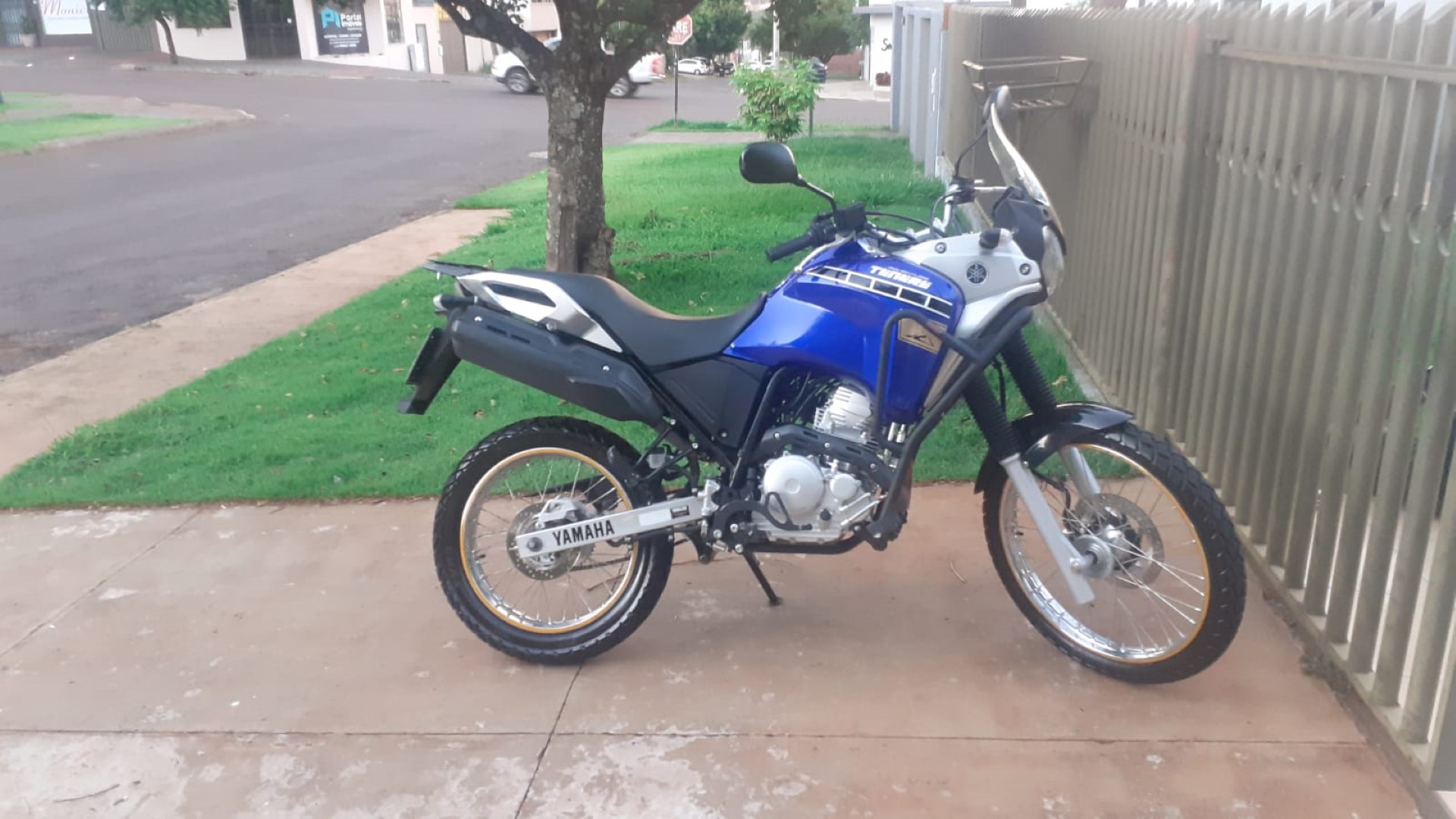 Motocicleta é furtada; dono pede ajuda para recuperá-la