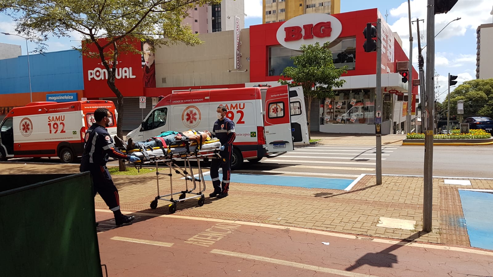 Morador de rua ferido dá trabalho ao Samu na Av. Brasil