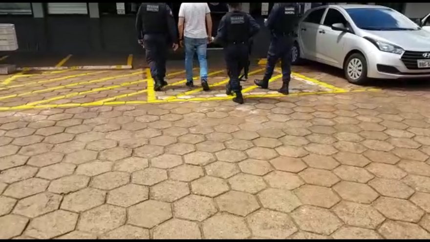 Após confusão na Avenida Tancredo Neves, homem é encaminhado à Delegacia de Polícia Civil