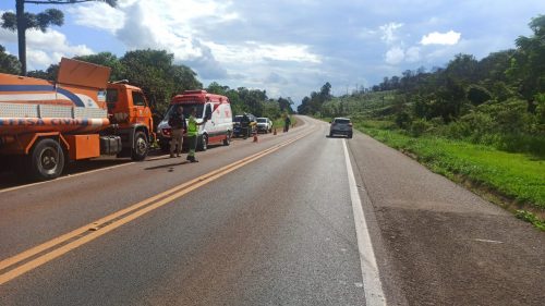 Cinco pessoas ficam feridas em colisão frontal na BR-277, em Ibema Imagem referente a Cinco pessoas ficam feridas em colisão frontal na BR-277, em Ibema