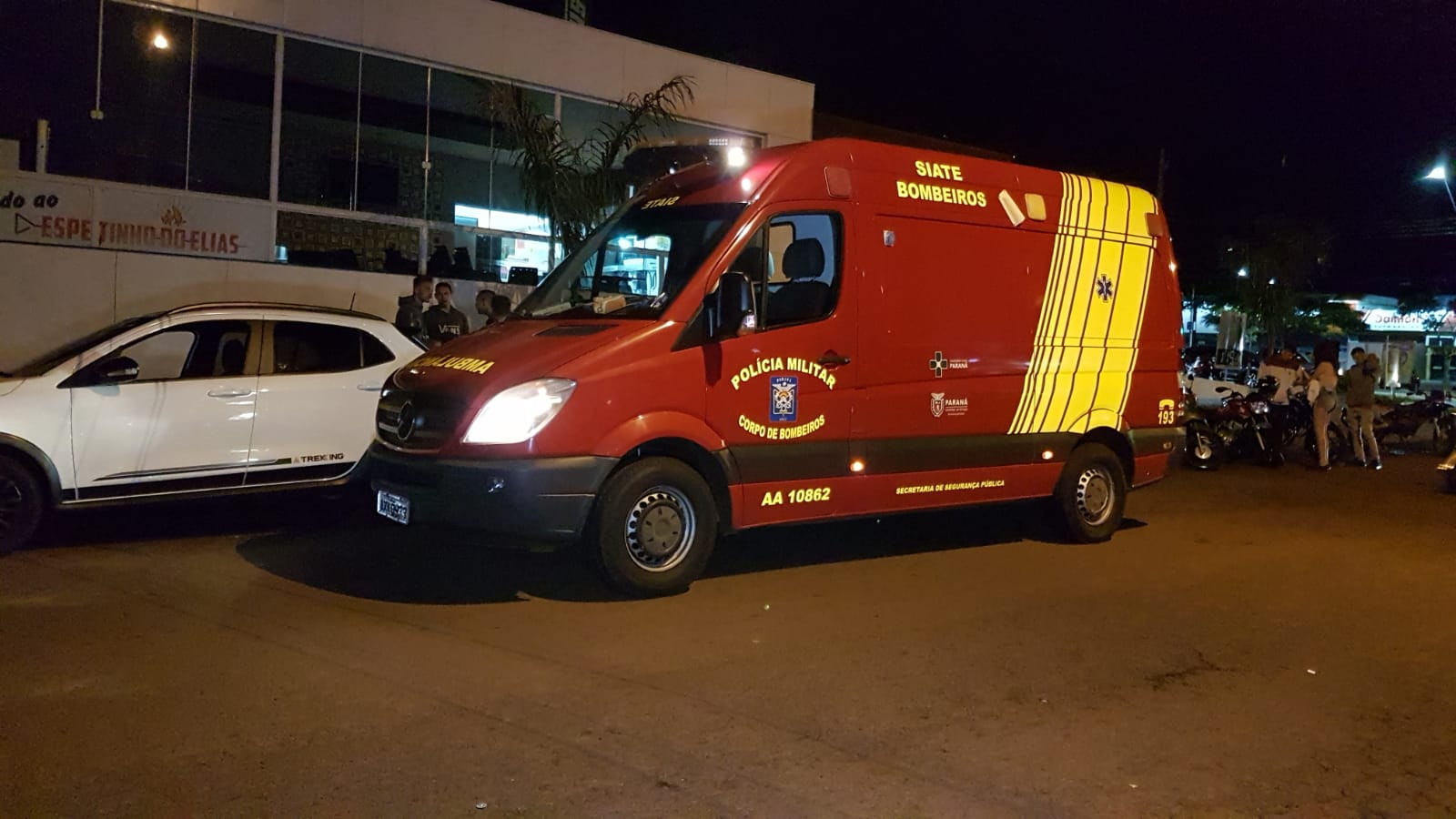 Casal cai de moto e Corpo de Bombeiros é acionado no Centro