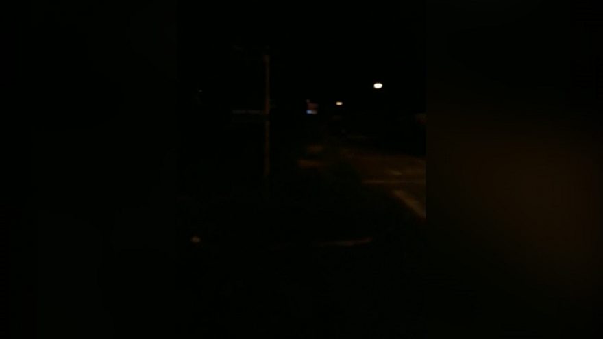 Moradores reclamam de falta de iluminação pública e mato alto em terrenos no Jardim Veredas