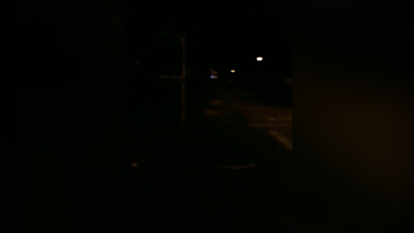 Moradores reclamam de falta de iluminação pública e mato alto em terrenos no Jardim Veredas